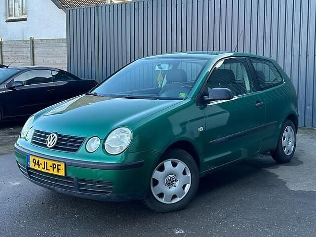 Groen Occasion 2002 VW Polo Hatchback | € 695 (Goede deal) - Afbeelding 1/4