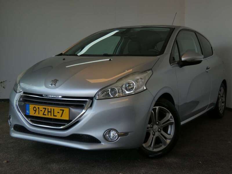 Grijs Gebruikt 2012 Peugeot 208 Allure Hatchback | € 4.950 (Eerlijke prijs) - Afbeelding 1/4