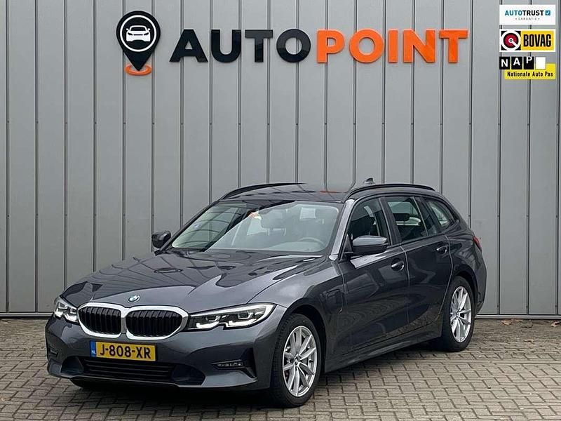 Grijs Gebruikt 2020 BMW 330e Stationwagen | € 21.494 (Eerlijke prijs) - Afbeelding 1/4