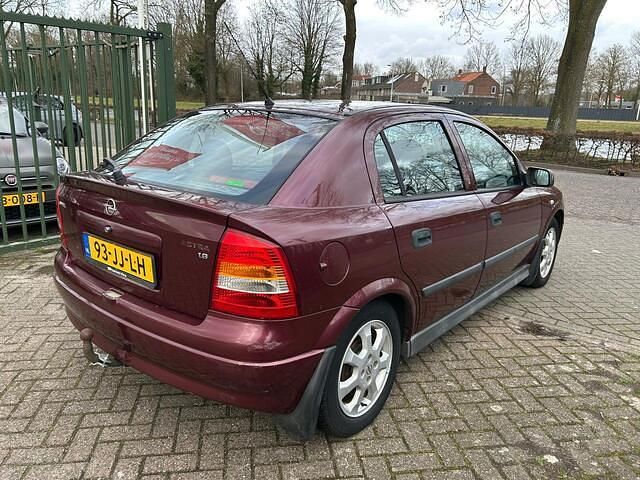 Occasion Opel Astra Edition 84 PK (61 kW) 2002 Rood Hatchback