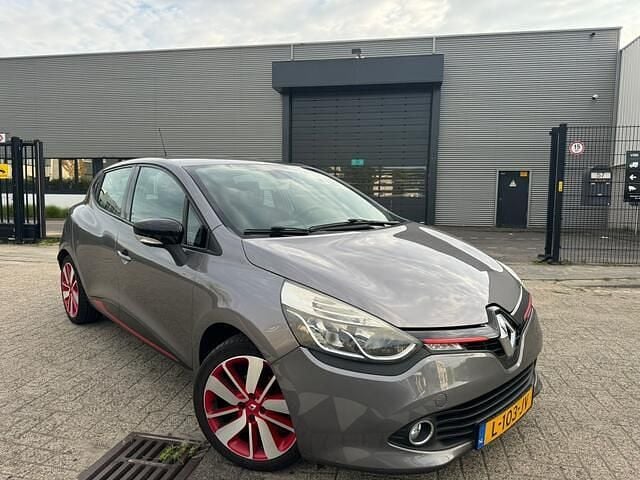 Grijs Gebruikt 2013 Renault Clio IV Dynamique Hatchback | € 4.999 (Goede deal) - Afbeelding 1/4
