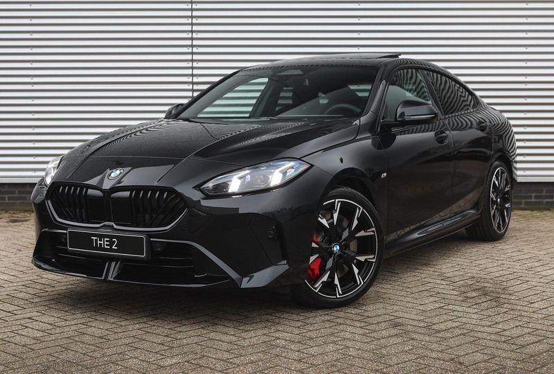 Saphirschwarz Nieuw 2025 BMW 220 M Sport Coupé | € 59.405 (Eerlijke prijs) - Afbeelding 1/4