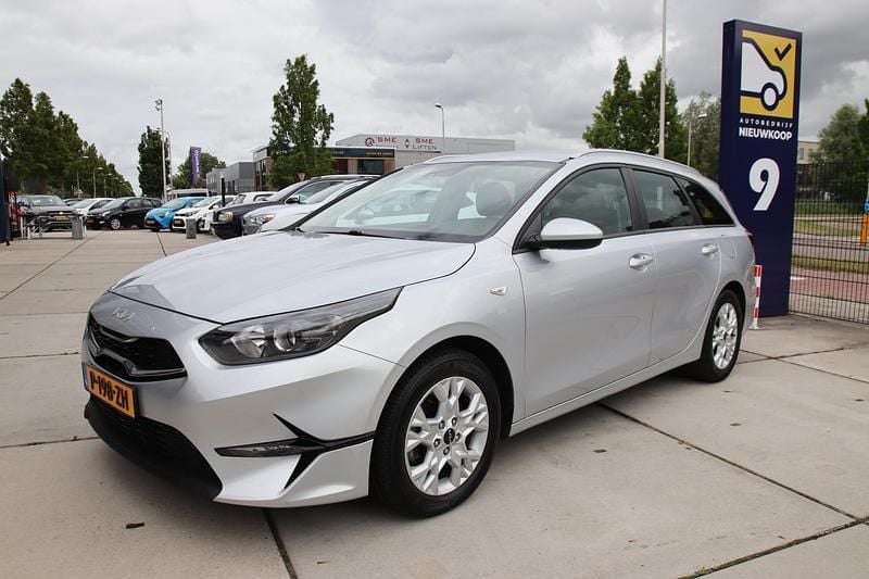 Grijs Gebruikt 2022 Kia Ceed Comfort Stationwagen | € 17.949 (Goede deal) - Afbeelding 1/4