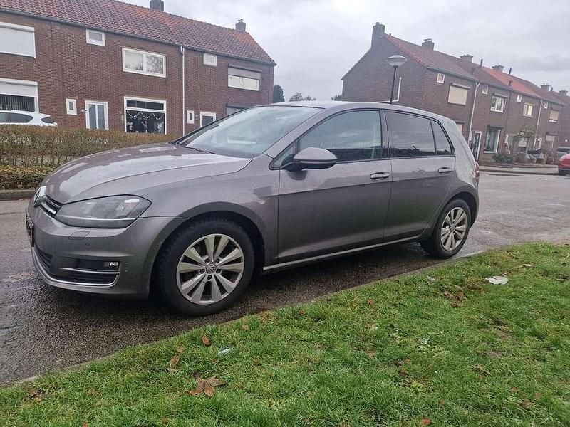 Beige Occasion 2013 VW Golf VII Highline Hatchback | € 6.499 (Super prijs) - Afbeelding 1/4