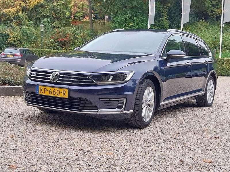 Blauw Occasion 2016 VW Passat GTE Stationwagen | € 10.450 (Eerlijke prijs) - Afbeelding 1/4