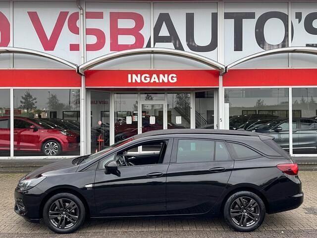 Zwart Gebruikt 2020 Opel Astra Stationwagen | € 11.950 (Goede deal) - Afbeelding 1/3