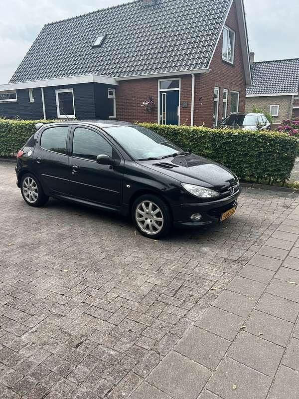 Zwart Gebruikt 2006 Peugeot 206 Hatchback | € 1.499 (Eerlijke prijs) - Afbeelding 1/4
