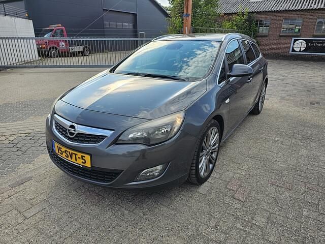 Grijs Occasion 2011 Opel Astra Sport Stationwagen | € 3.750 (Duur) - Afbeelding 1/4