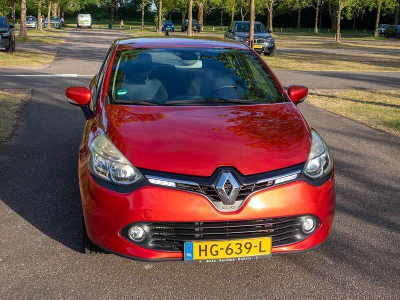 Rood Gebruikt 2015 Renault Clio IV Dynamique Hatchback | € 7.450 (Eerlijke prijs) - Afbeelding 1/4