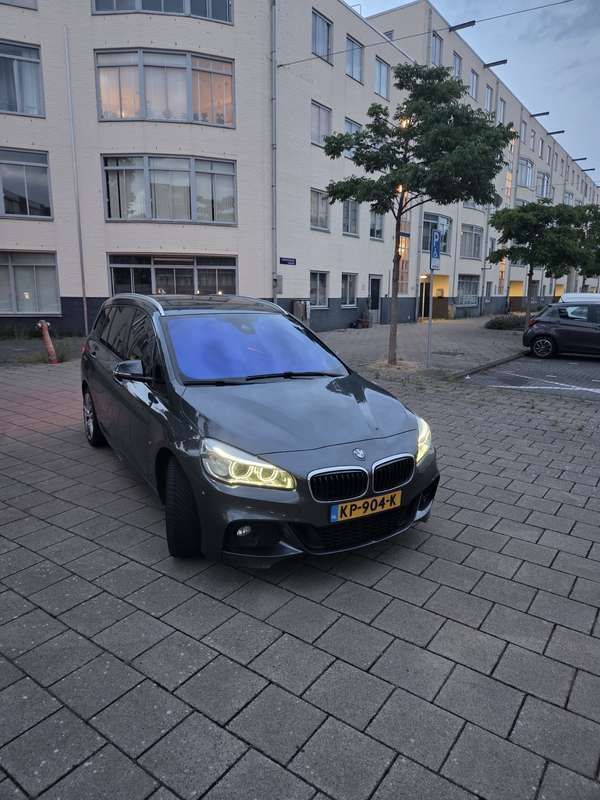 Grijs Gebruikt 2016 BMW 220 M Sport Stationwagen | € 18.500 (Duur) - Afbeelding 1/4