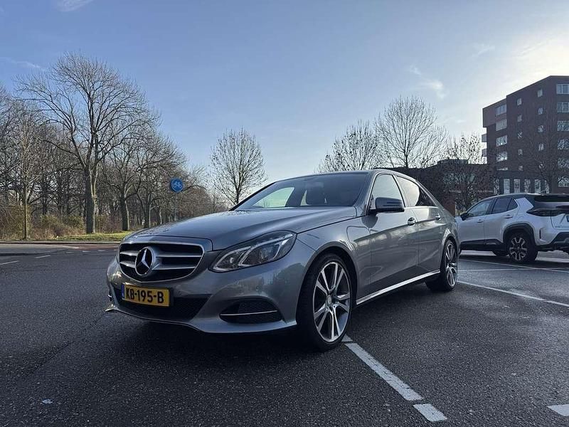 Zilver Occasion 2014 Mercedes E200 Avantgarde Sedan | € 11.000 (Eerlijke prijs) - Afbeelding 1/4