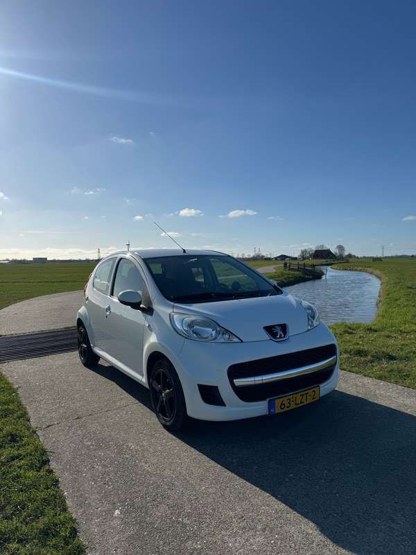 Wit Gebruikt 2010 Peugeot 107 Hatchback | € 3.950 (Iets duurder) - Afbeelding 1/4