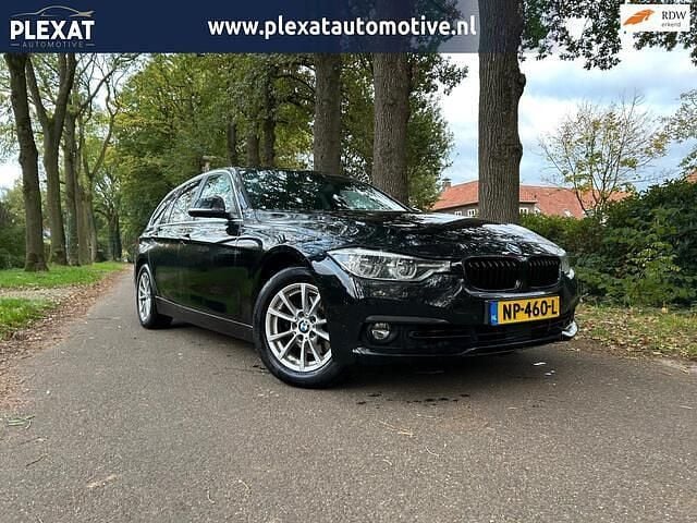 Zwart Gebruikt 2017 BMW 320 Executive Stationwagen | € 15.445 (Super prijs) - Afbeelding 1/4
