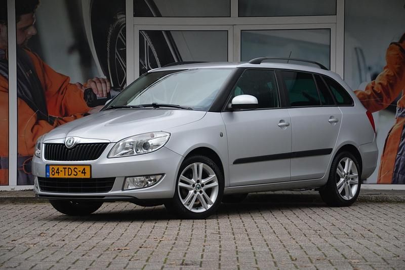 Grijs Gebruikt 2012 Skoda Fabia Ambition Stationwagen | € 6.250 (Duur) - Afbeelding 1/4