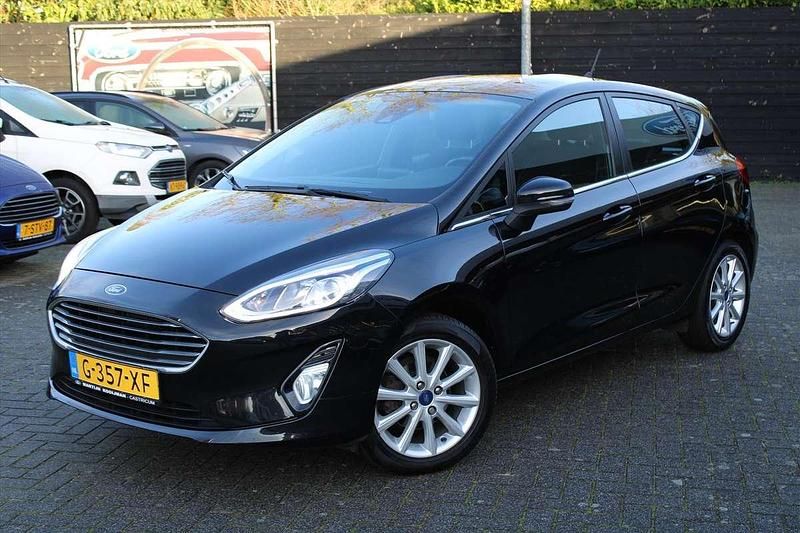 Zwart Gebruikt 2019 Ford Fiesta Titanium Hatchback | € 12.995 (Iets duurder) - Afbeelding 1/4