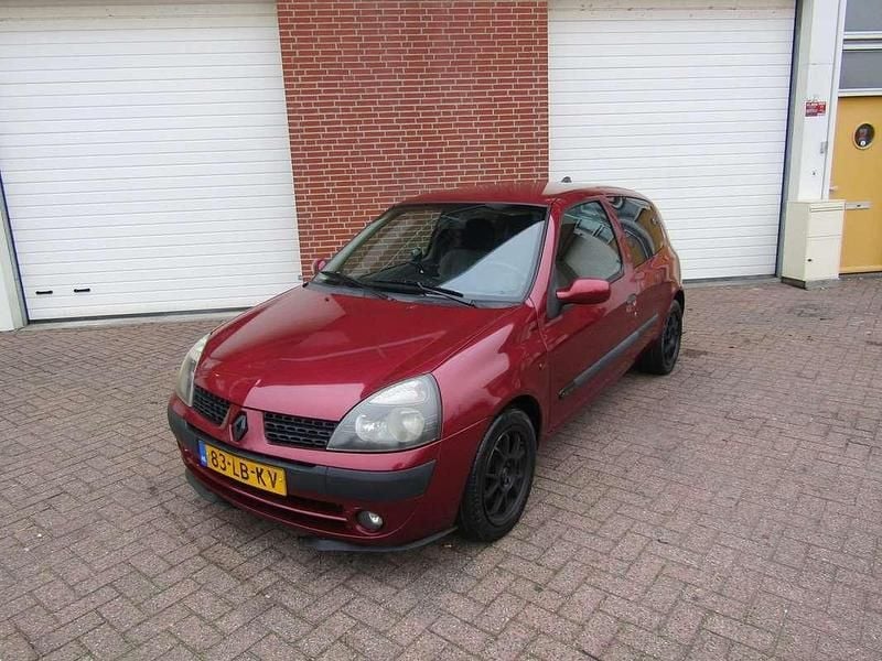 Gebruikt 2002 Renault Clio II Privilege Sedan | € 799 (Goede deal) - Afbeelding 1/4