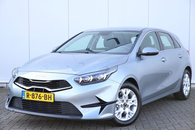 Grijs Gebruikt 2022 Kia Ceed Hatchback | € 16.450 (Eerlijke prijs) - Afbeelding 1/4