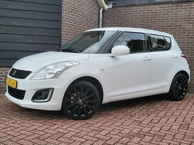 Wit Gebruikt 2016 Suzuki Swift Hatchback | € 9.950 (Eerlijke prijs) - Afbeelding 1/4