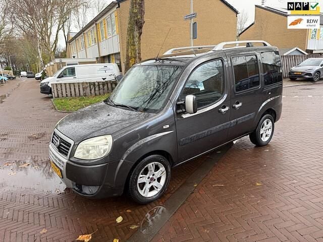 Grijs Occasion 2009 Fiat Doblò MPV | € 4.749 (Iets duurder) - Afbeelding 1/4