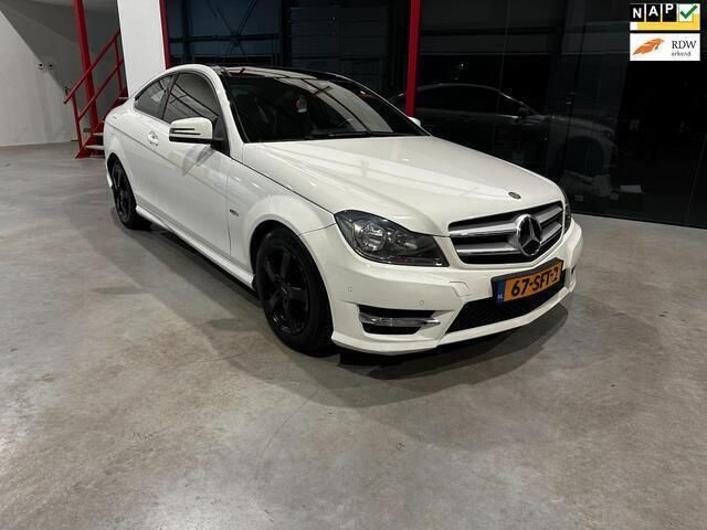 Wit Gebruikt 2011 Mercedes 180 Ambition Sedan | € 14.750 (Eerlijke prijs) - Afbeelding 1/4
