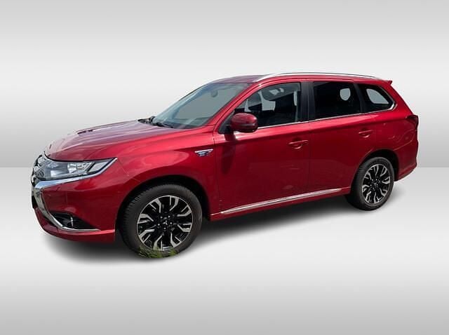 Rood Gebruikt 2015 Mitsubishi Outlander Edition SUV | € 13.999 (Eerlijke prijs) - Afbeelding 1/4