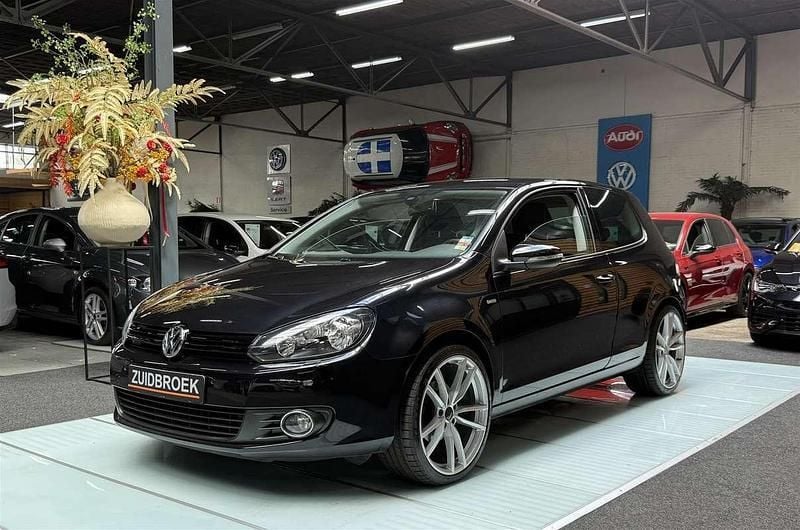 Zwart, metallic lak Gebruikt 2012 VW Golf VII Match Hatchback | € 10.999 (Eerlijke prijs) - Afbeelding 1/4