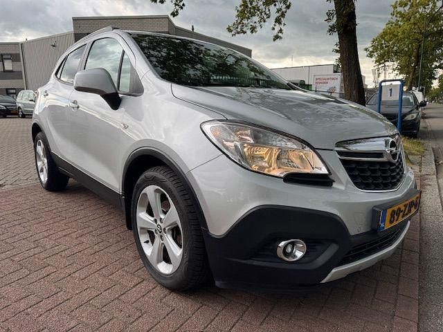 Grijs Gebruikt 2012 Opel Mokka Cosmo SUV | € 7.950 (Eerlijke prijs) - Afbeelding 1/4