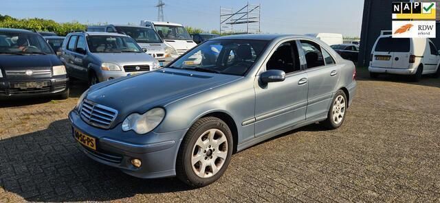 Grijs Gebruikt 2006 Mercedes C200 Elegance Sedan | € 3.250 (Eerlijke prijs) - Afbeelding 1/4