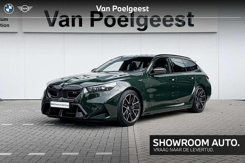 Groen Nieuw 2025 BMW M5 Comfort Edition Stationwagen | € 174.722 (Eerlijke prijs) - Afbeelding 1/4