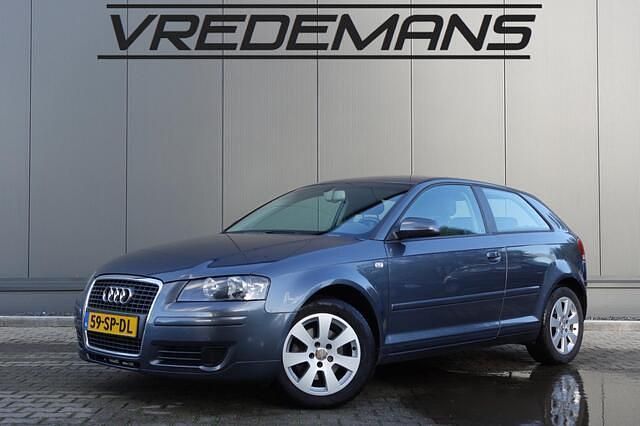Grijs Gebruikt 2006 Audi A3 Ambiente Hatchback | € 3.450 (Eerlijke prijs) - Afbeelding 1/4