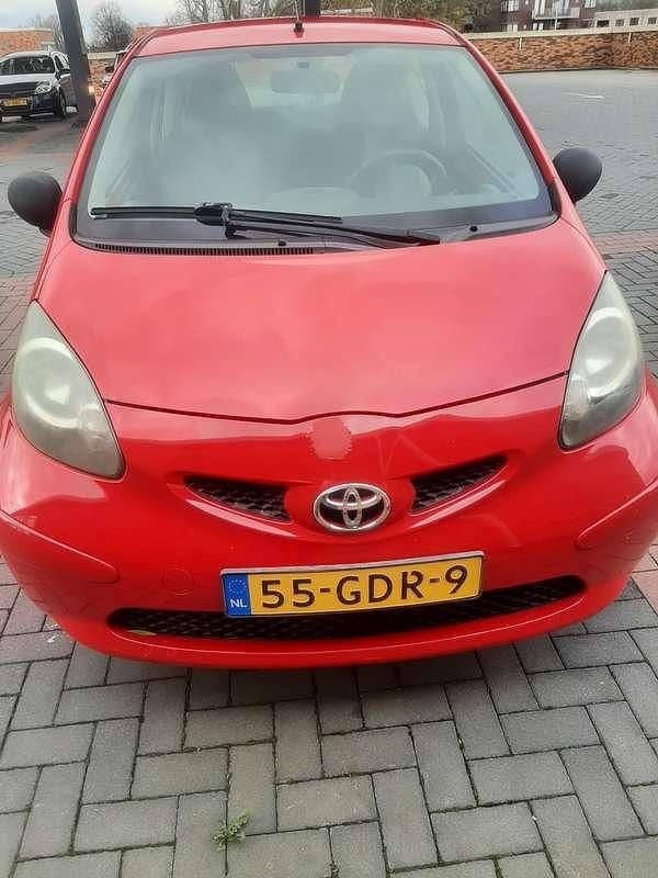 Rood Gebruikt 2008 Toyota Aygo Hatchback | € 1.250 (Goede deal) - Afbeelding 1/4