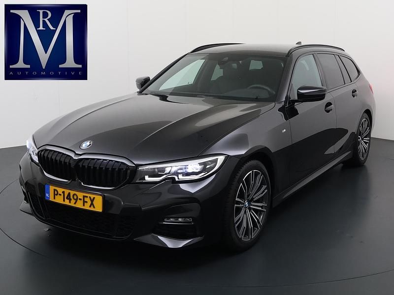 Zwart Occasion 2022 BMW 318 Executive Stationwagen | € 33.440 (Eerlijke prijs) - Afbeelding 1/4