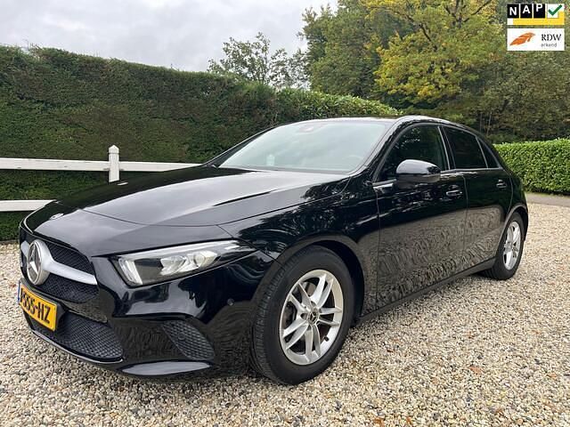 Zwart Gebruikt 2020 Mercedes A180 Business Hatchback | € 19.750 (Super prijs) - Afbeelding 1/4
