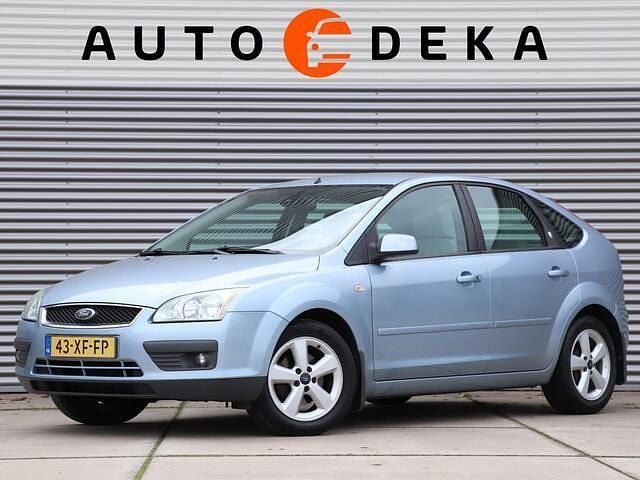 Blauw Gebruikt 2007 Ford Focus Ghia Hatchback | € 1.950 (Eerlijke prijs) - Afbeelding 1/4