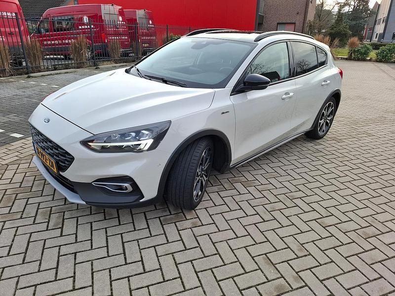 Beige Occasion 2020 Ford Focus Business Edition Hatchback | € 9.950 (Super prijs) - Afbeelding 1/4