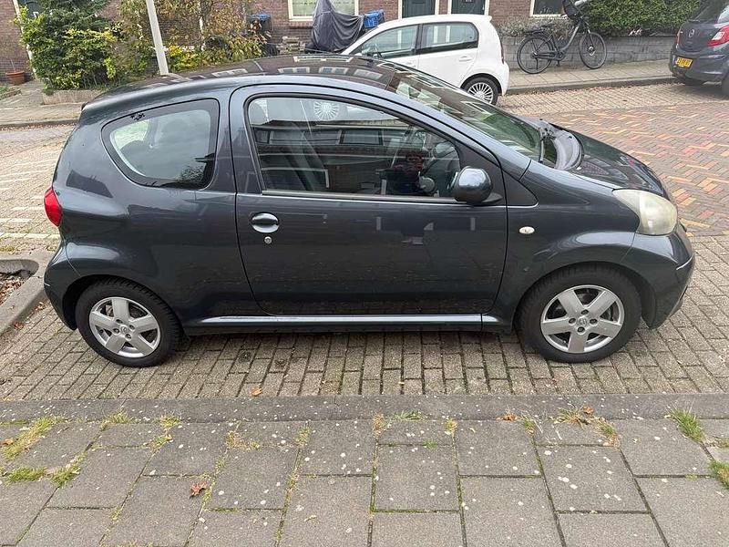 Grijs Gebruikt 2005 Toyota Aygo Hatchback | € 2.200 (Eerlijke prijs) - Afbeelding 1/4