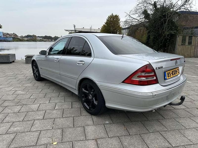 Zilver Gebruikt 2006 Mercedes C320 Sedan | € 4.250 - Afbeelding 1/4