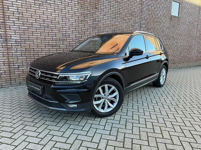 Zwart Gebruikt 2020 VW Tiguan Highline SUV | € 23.750 (Super prijs) - Afbeelding 1/4