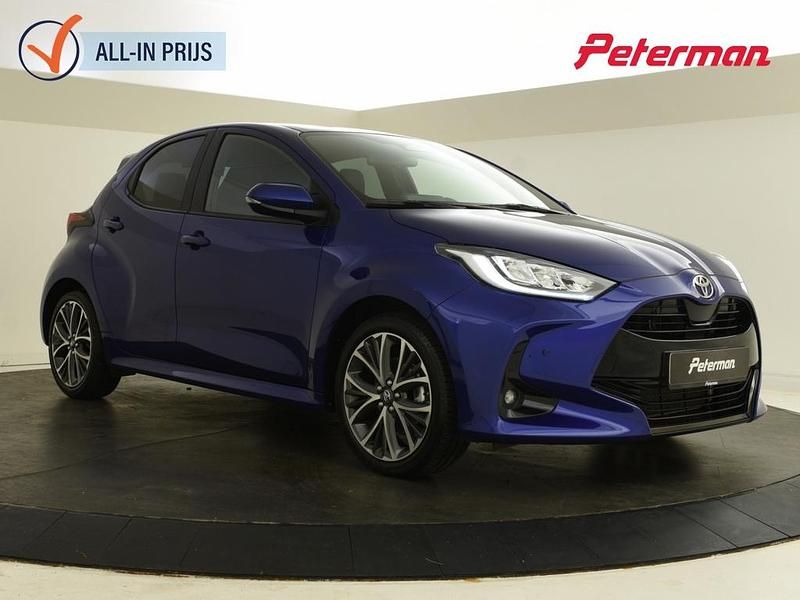 Blauw Occasion 2024 Toyota Yaris Executive Hatchback | € 28.399 (Eerlijke prijs) - Afbeelding 1/4
