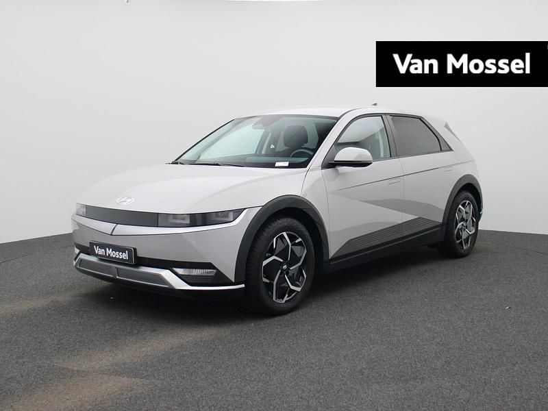 Grijs Gebruikt 2024 Hyundai Ioniq 5 SUV | € 37.900 (Eerlijke prijs) - Afbeelding 1/4