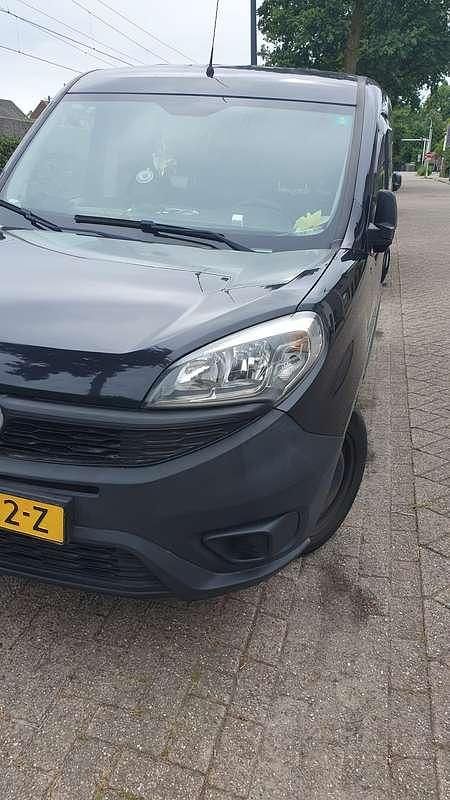 Zwart Gebruikt 2015 Fiat Doblò MPV | € 4.500 (Iets duurder) - Afbeelding 1/4