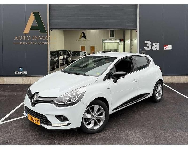 Wit Occasion 2017 Renault Clio IV LIMITED Hatchback | € 9.995 (Iets duurder) - Afbeelding 1/4