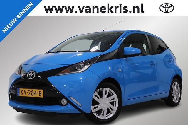 Blauw Occasion 2016 Toyota Aygo Sport Hatchback | € 9.549 (Iets duurder) - Afbeelding 1/4