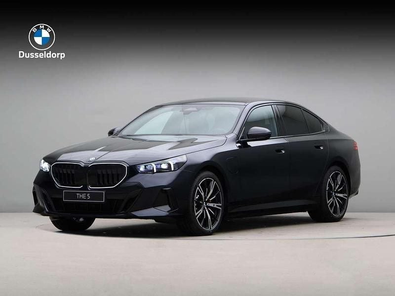 Zwart Nieuw 2025 BMW 530e M Sport Sedan | € 85.212 (Goede deal) - Afbeelding 1/4