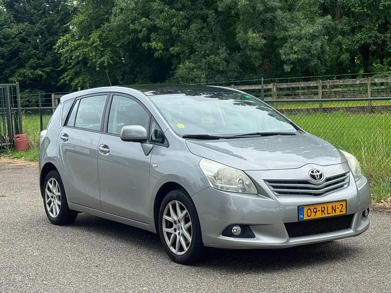 Grijs Gebruikt 2011 Toyota Verso Business Edition MPV | € 3.950 - Afbeelding 1/4