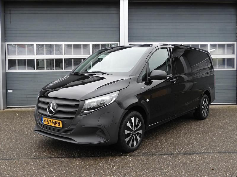 Zwart (metallic) Occasion 2024 Mercedes e-Vito MPV | € 37.950 - Afbeelding 1/4