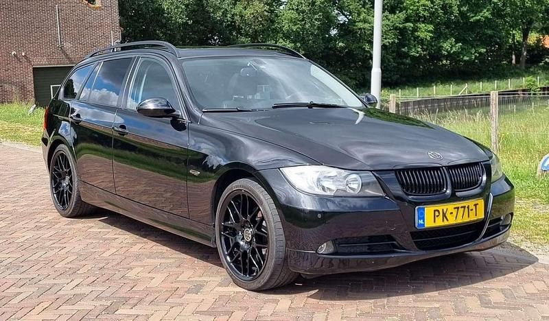 Zwart Gebruikt 2006 BMW 320 Executive Stationwagen | € 4.000 (Goede deal) - Afbeelding 1/4