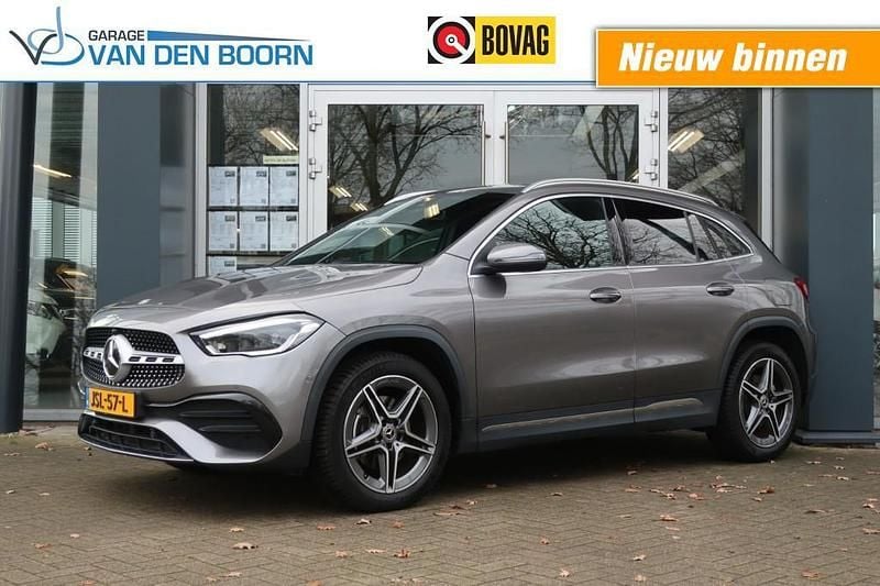 Grijs Occasion 2022 Mercedes GLA250 AMG line SUV | € 38.950 (Eerlijke prijs) - Afbeelding 1/4
