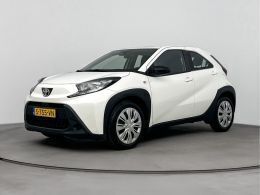 Wit Gebruikt 2023 Toyota Aygo Play Hatchback | € 17.245 (Eerlijke prijs) - Afbeelding 1/3