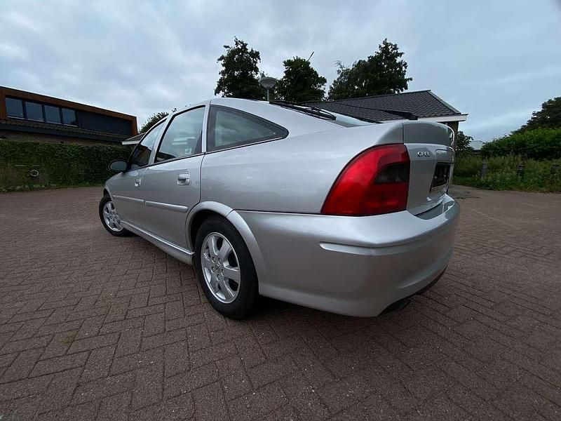 Occasion Opel Vectra Business Edition 101 PK (74 kW) 2001 Zilver Hatchback